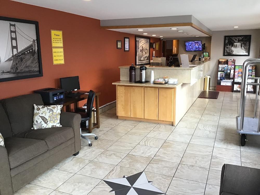 Super 8 By Wyndham Albany Motel Екстериор снимка