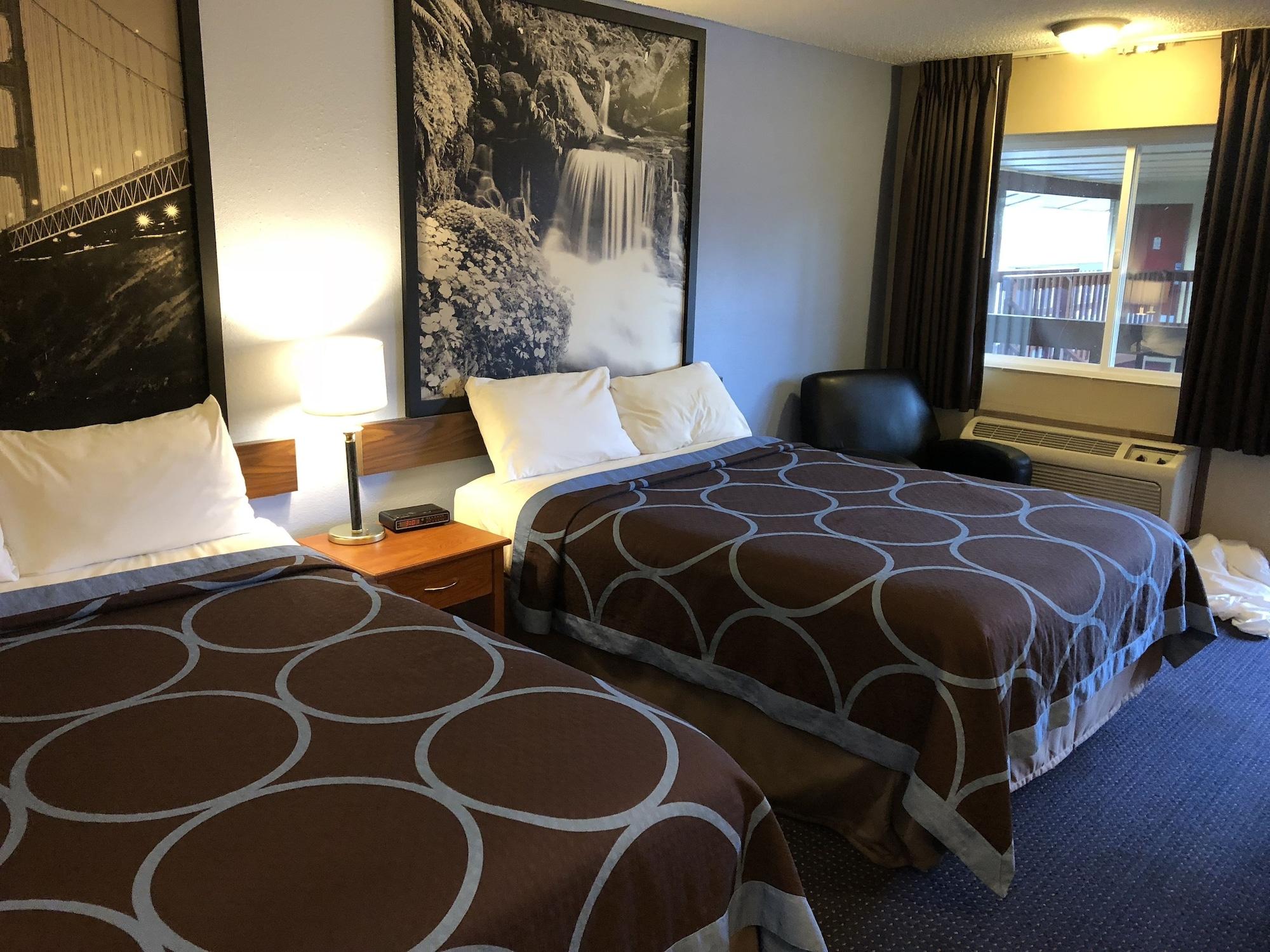 Super 8 By Wyndham Albany Motel Екстериор снимка
