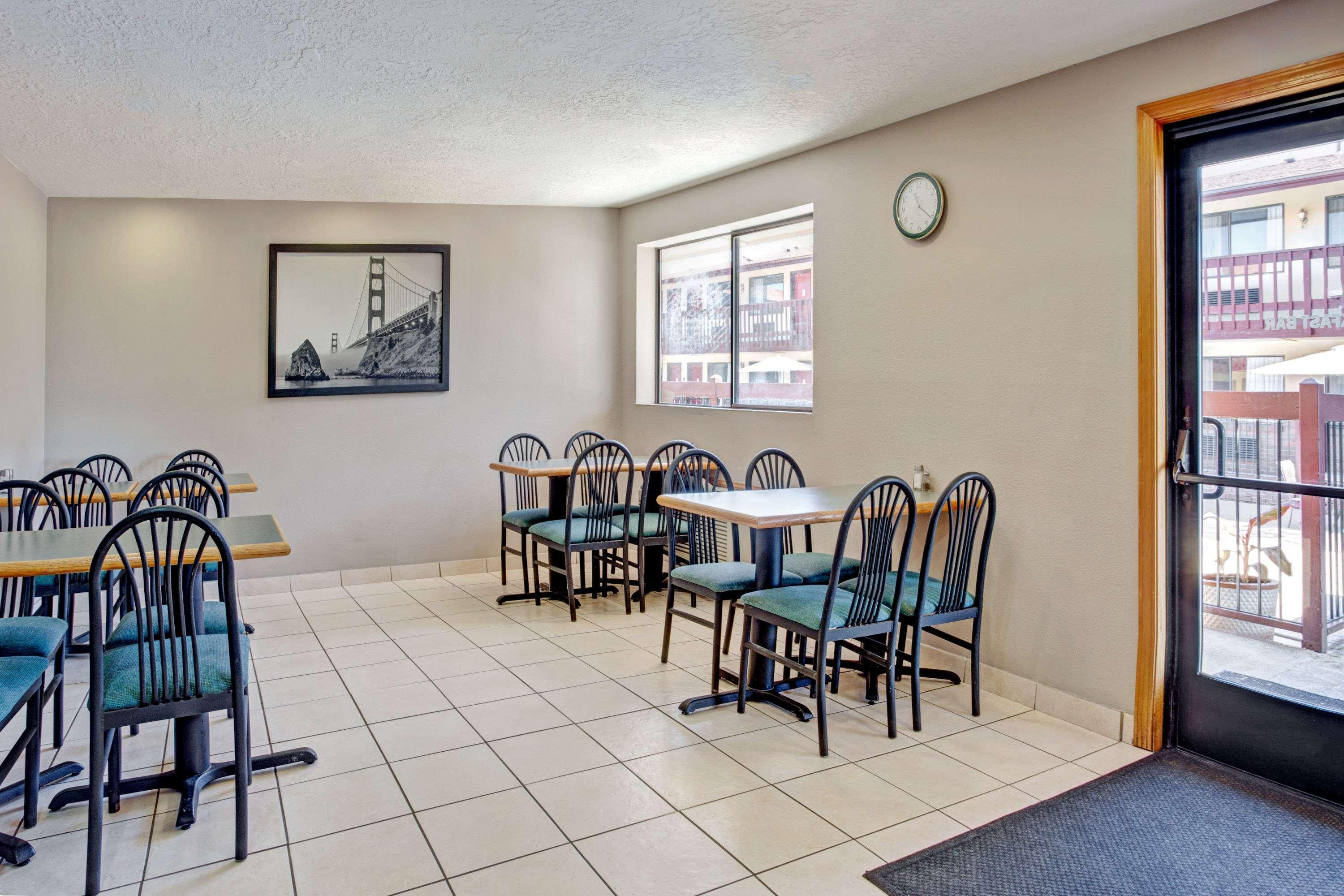 Super 8 By Wyndham Albany Motel Екстериор снимка